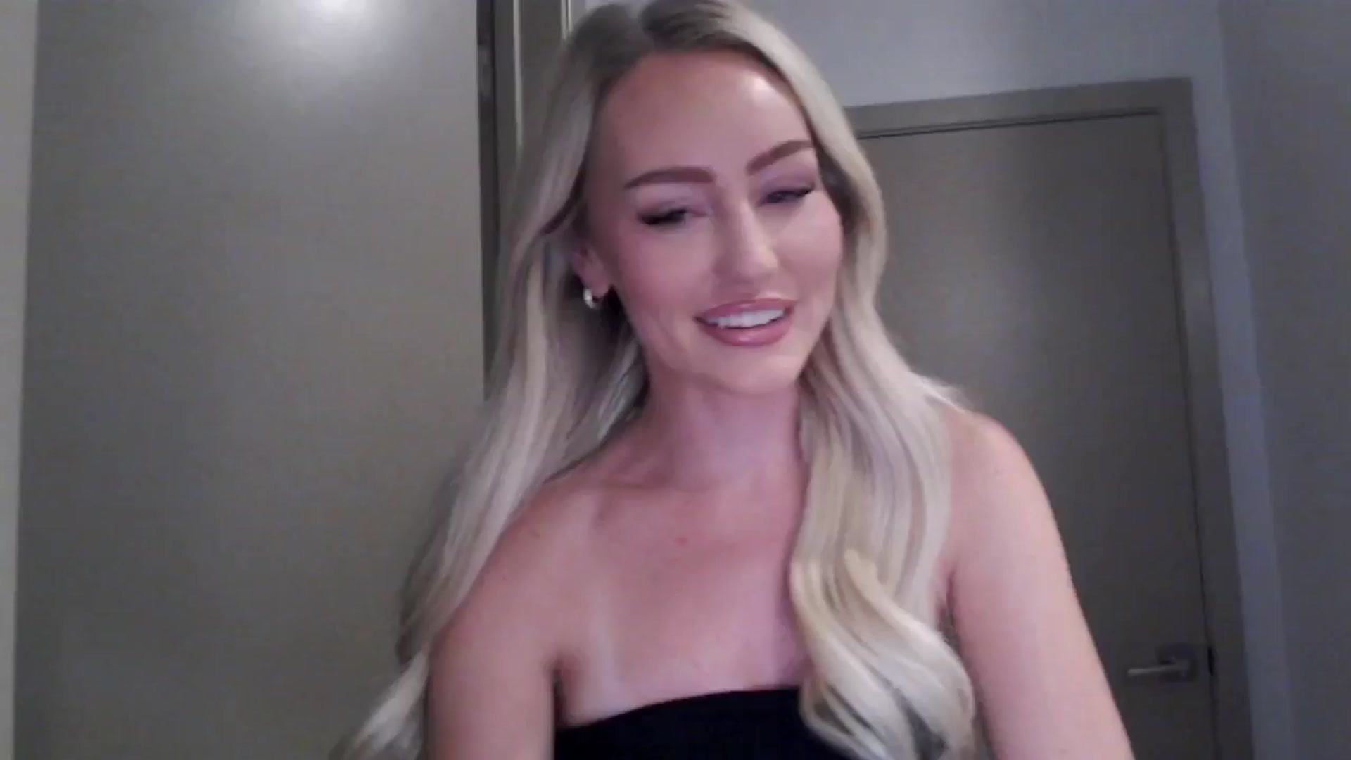 Gallery image thumbnail from Officialelsa's myfreecams stream on, 07/30/2024, 20:22 image 16 of 20