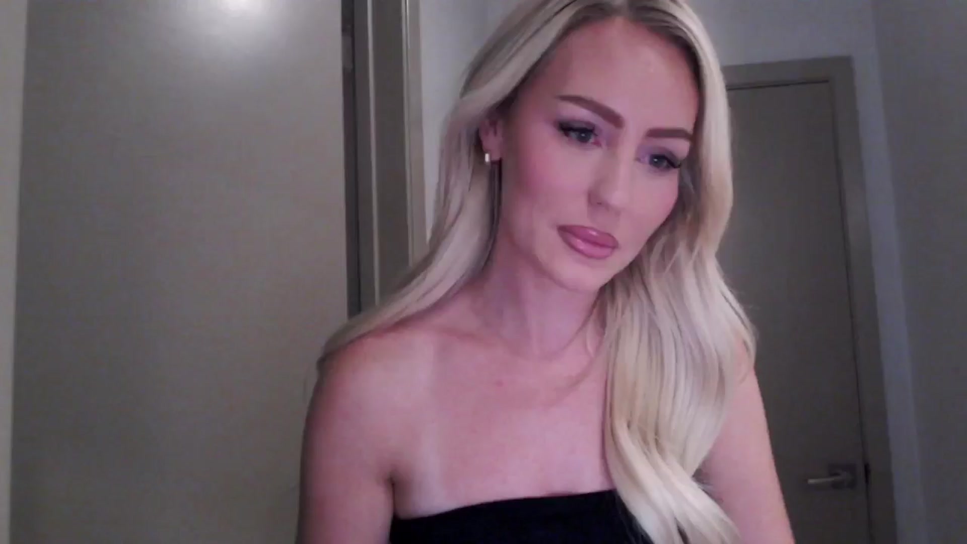 Gallery image thumbnail from Officialelsa's myfreecams stream on, 07/30/2024, 20:22 image 8 of 20