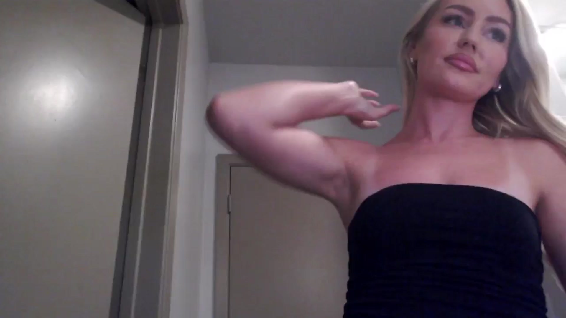 Gallery image thumbnail from Officialelsa's myfreecams stream on, 07/30/2024, 22:28 image 5 of 20