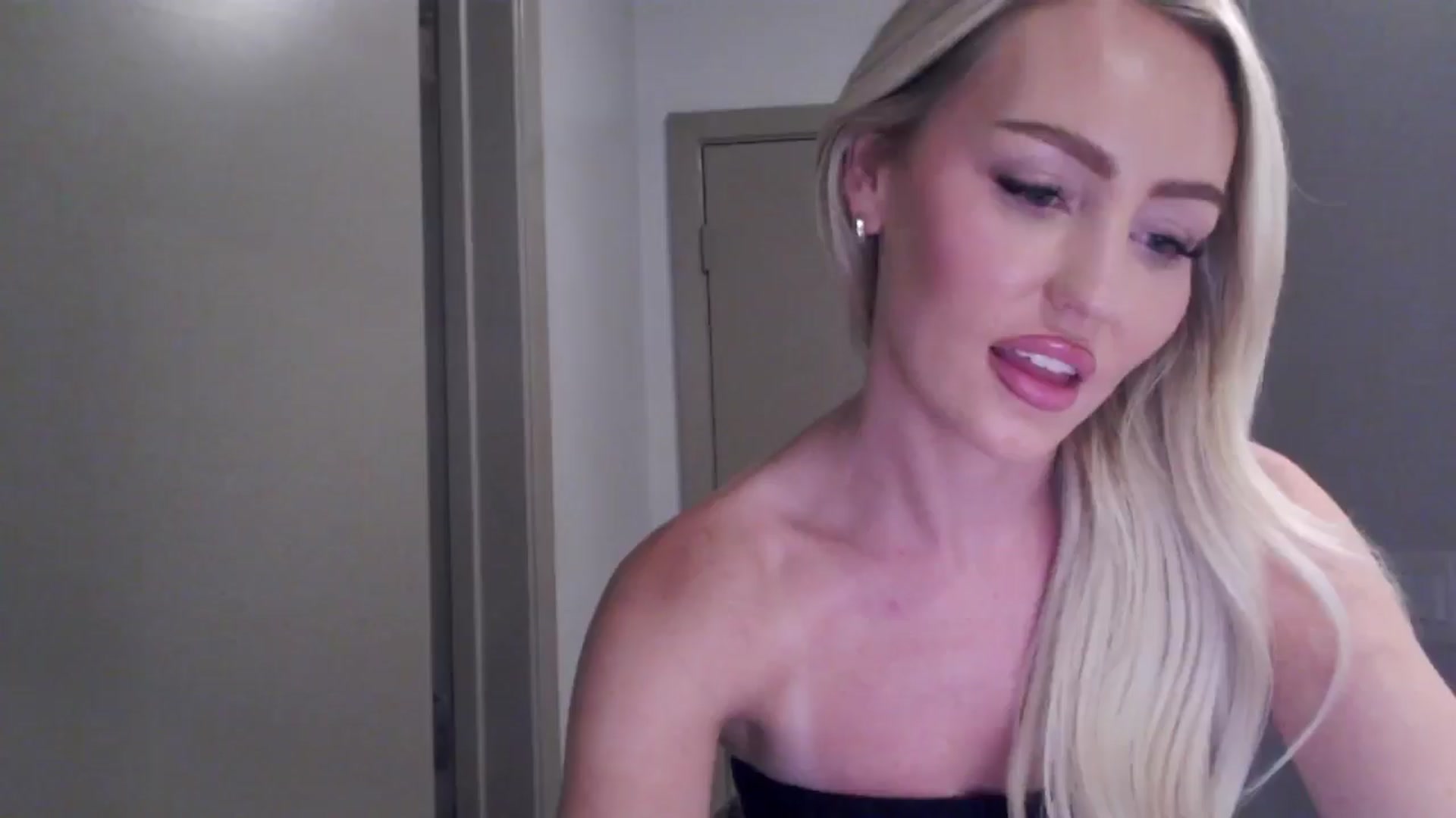 Gallery image thumbnail from Officialelsa's myfreecams stream on, 07/30/2024, 22:28 image 20 of 20