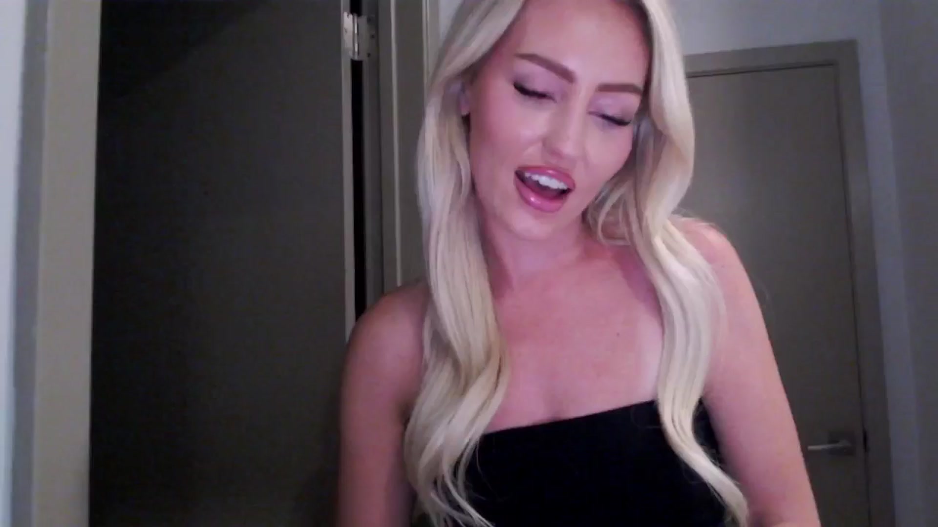 Gallery image thumbnail from Officialelsa's myfreecams stream on, 07/31/2024, 04:36 image 5 of 20