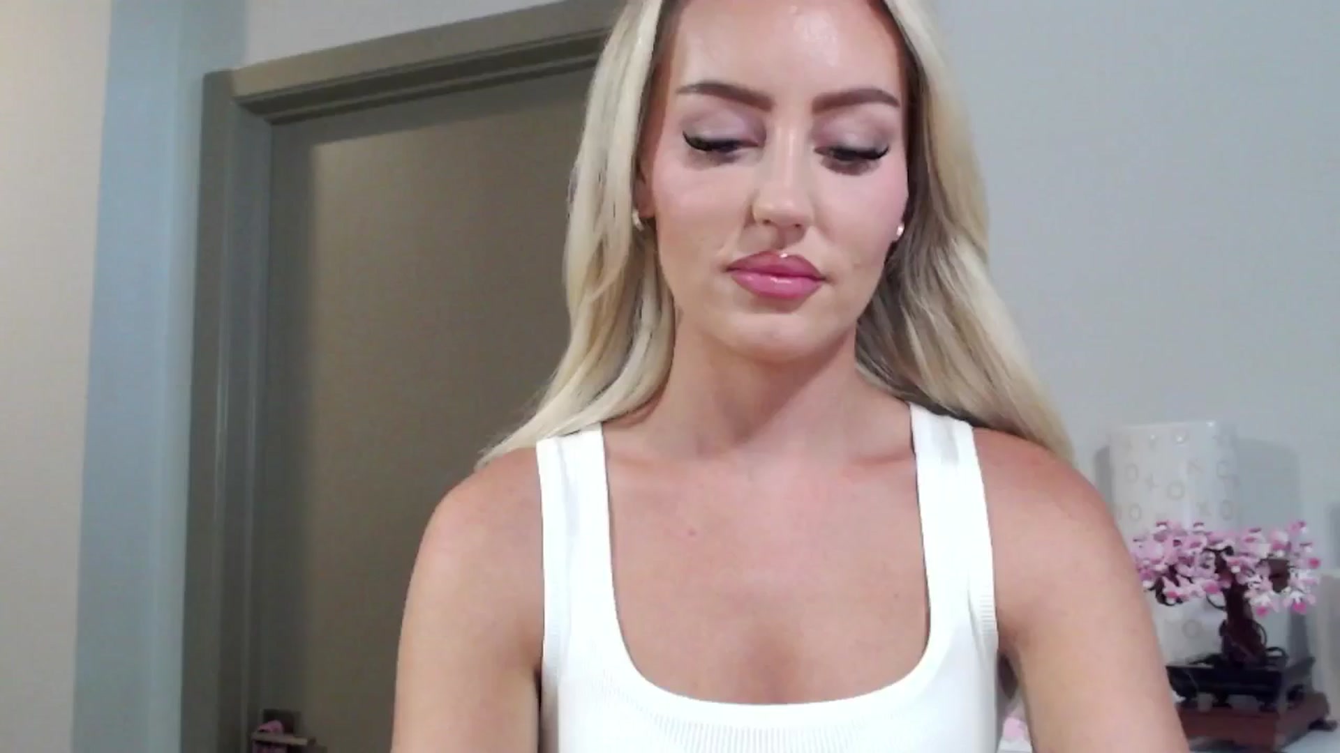 Gallery image thumbnail from Officialelsa's myfreecams stream on, 08/01/2024, 22:52 image 20 of 20