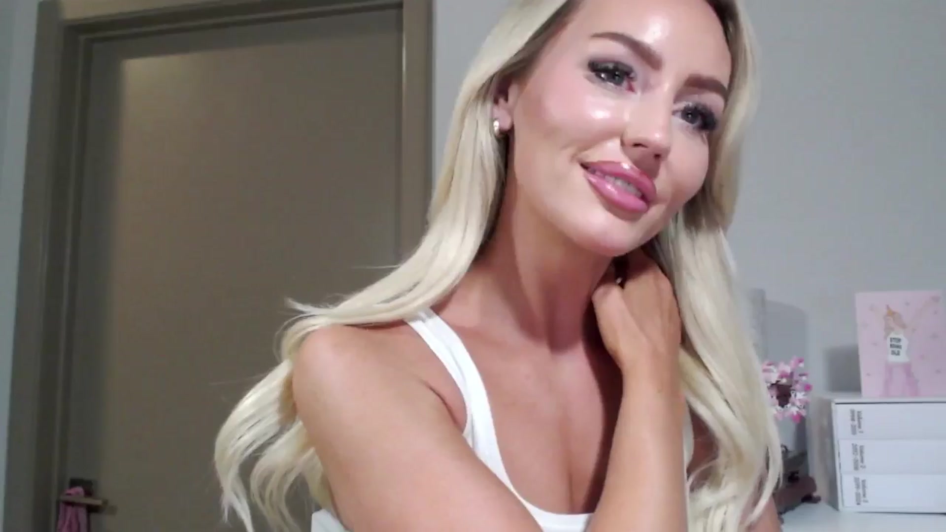 Gallery image thumbnail from Officialelsa's myfreecams stream on, 08/02/2024, 05:40 image 5 of 20