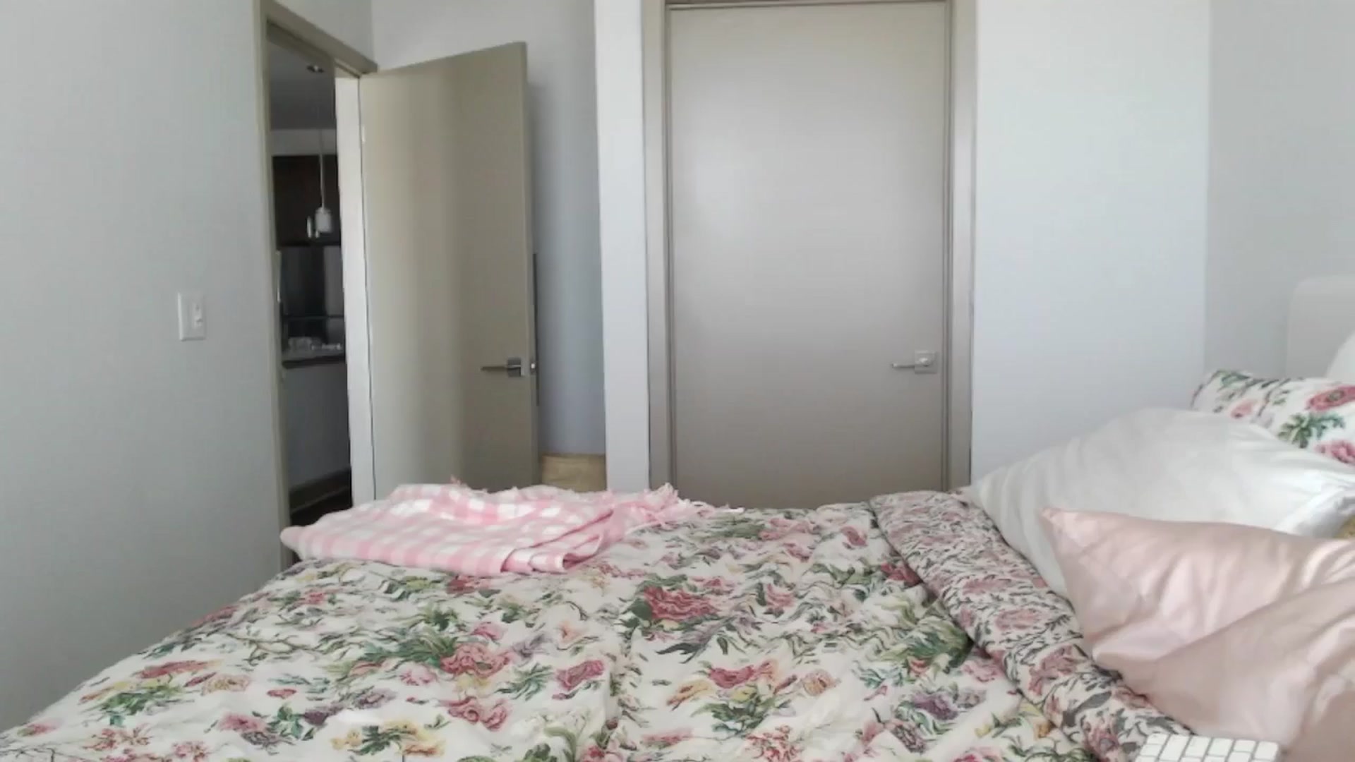 Gallery image thumbnail from Officialelsa's myfreecams stream on, 08/17/2024, 20:04 image 10 of 20