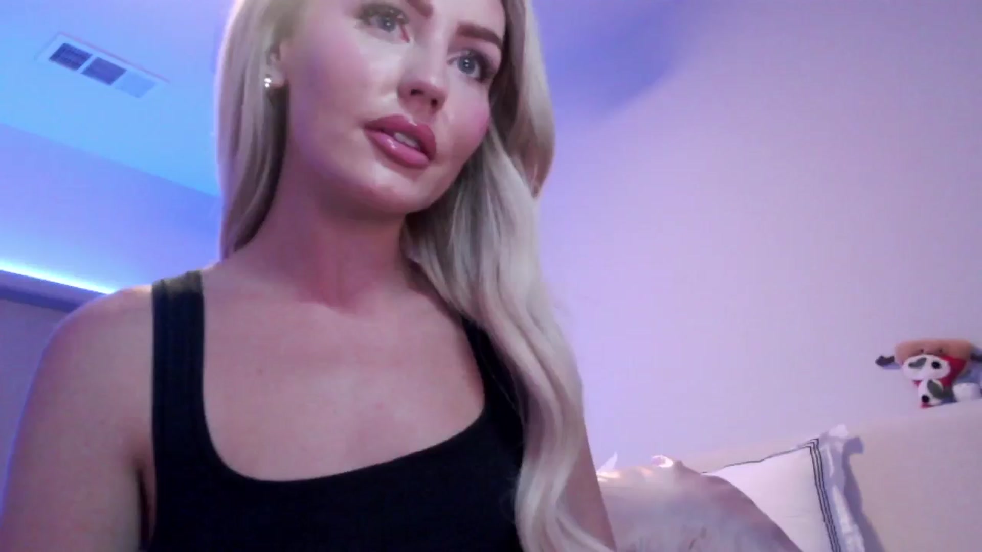 Gallery image thumbnail from Officialelsa's myfreecams stream on, 08/29/2024, 01:56 image 2 of 20