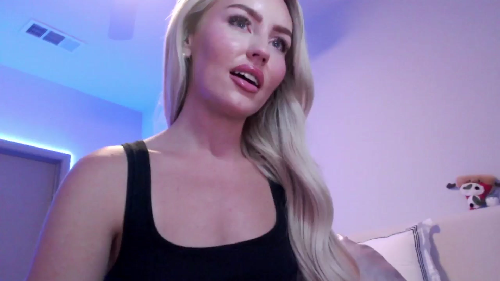 Gallery image thumbnail from Officialelsa's myfreecams stream on, 08/29/2024, 01:56 image 3 of 20