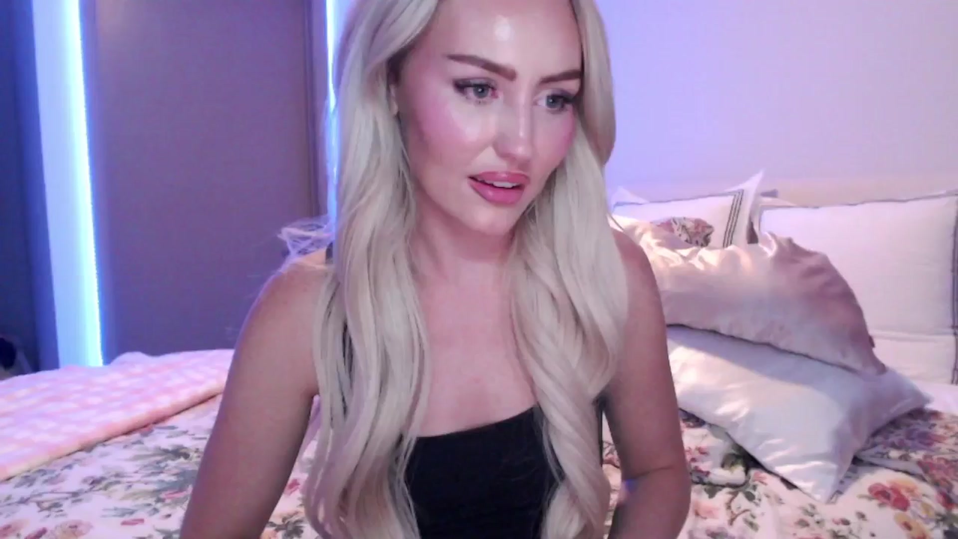 Gallery image thumbnail from Officialelsa's myfreecams stream on, 08/29/2024, 03:31 image 3 of 20