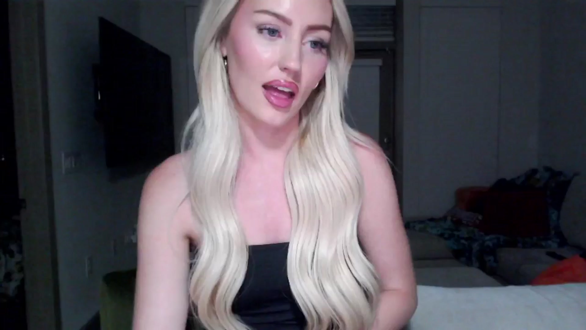 Gallery image thumbnail from Officialelsa's myfreecams stream on, 09/11/2024, 03:24 image 8 of 20