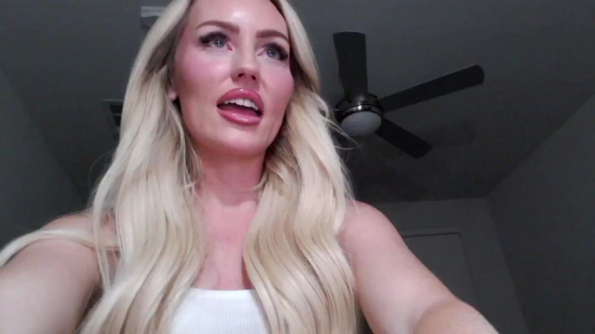Gallery image thumbnail from Officialelsa's myfreecams stream on, 09/13/2024, 04:17 image 9 of 20