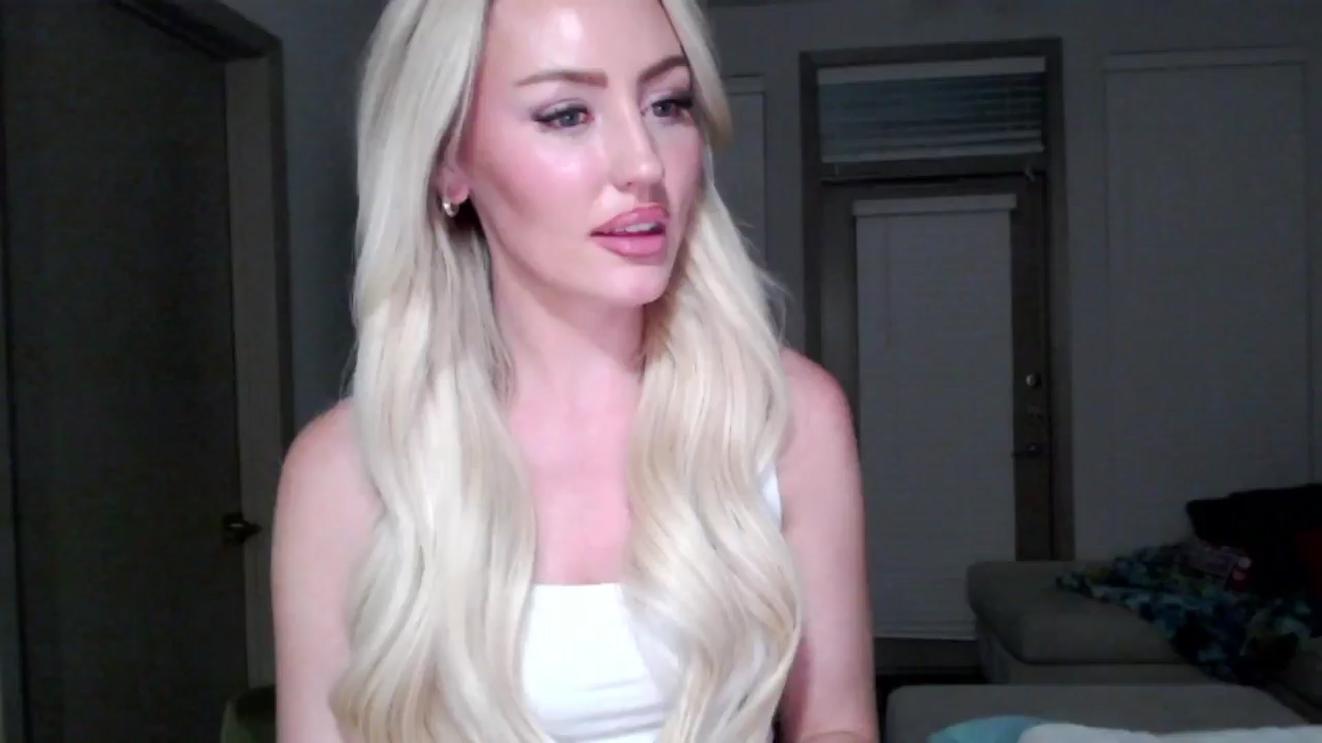 Gallery image thumbnail from Officialelsa's myfreecams stream on, 09/13/2024, 04:17 image 3 of 20