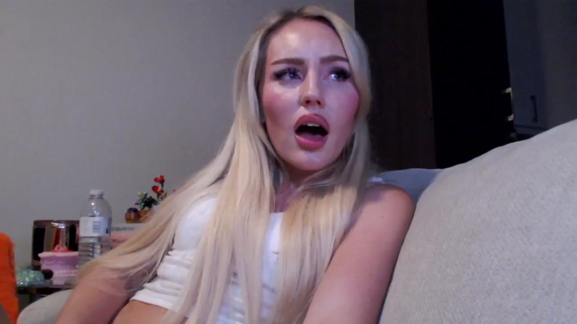 Gallery image thumbnail from Officialelsa's myfreecams stream on, 09/20/2024, 08:59 image 8 of 20