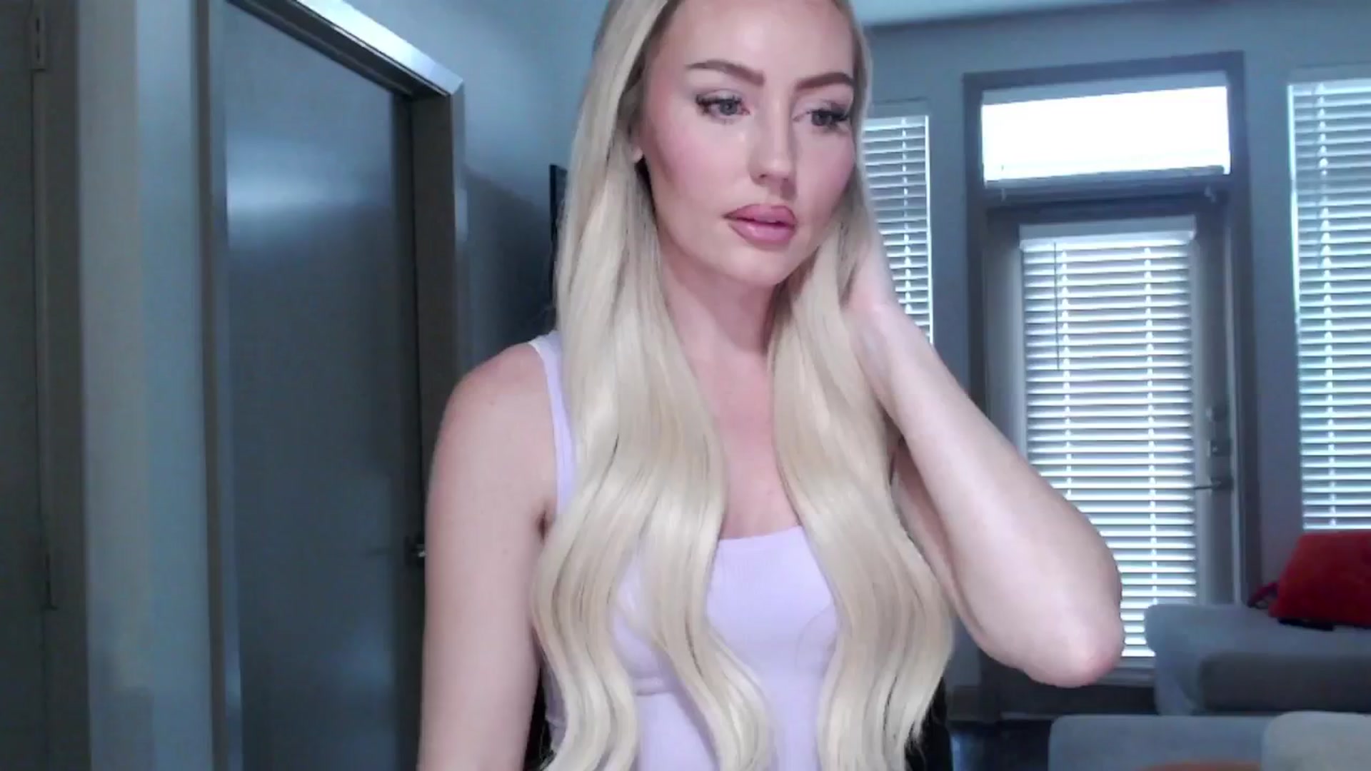 Gallery image thumbnail from Officialelsa's myfreecams stream on, 09/24/2024, 22:41 image 13 of 20