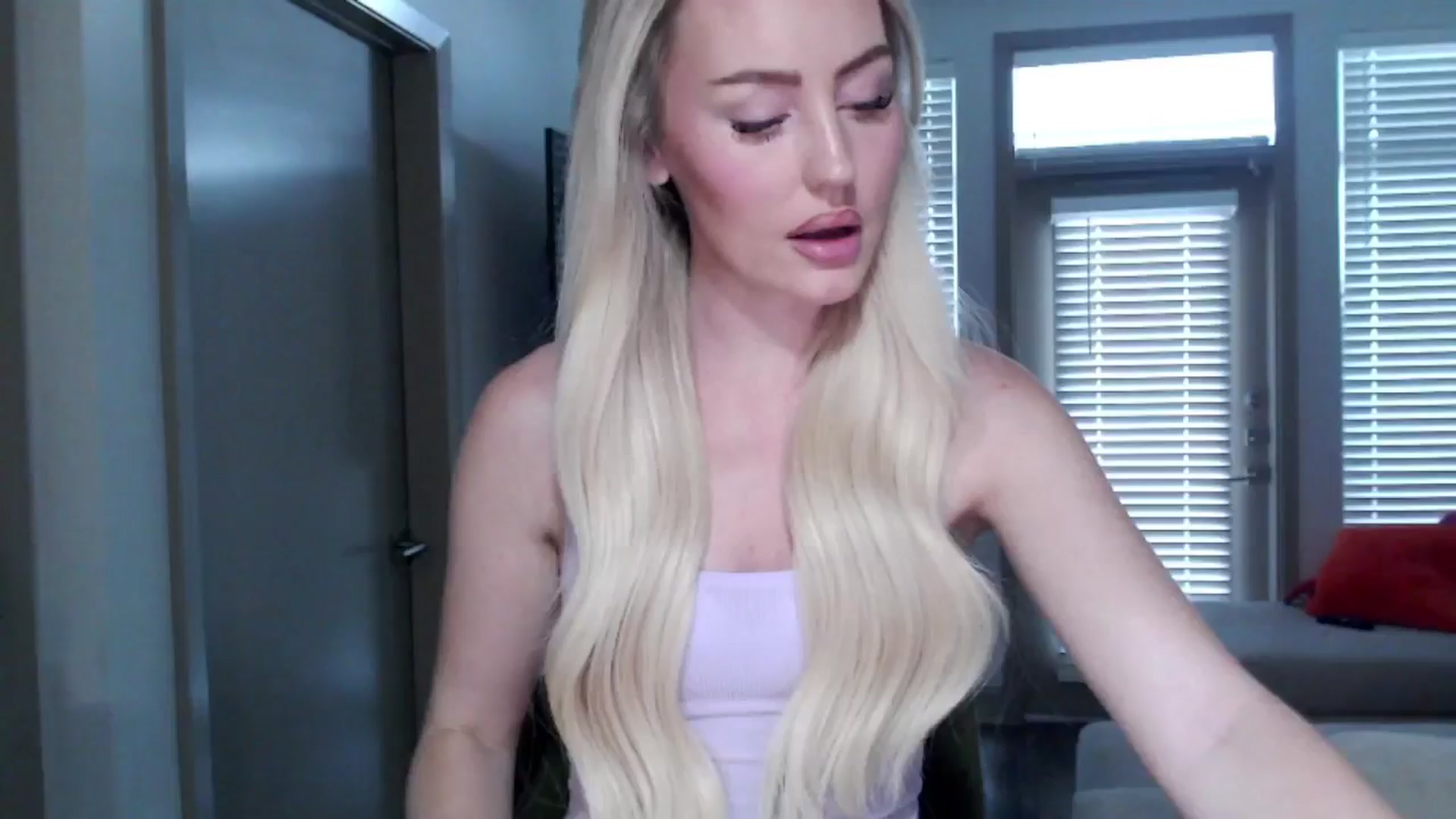Gallery image thumbnail from Officialelsa's myfreecams stream on, 09/24/2024, 22:41 image 11 of 20