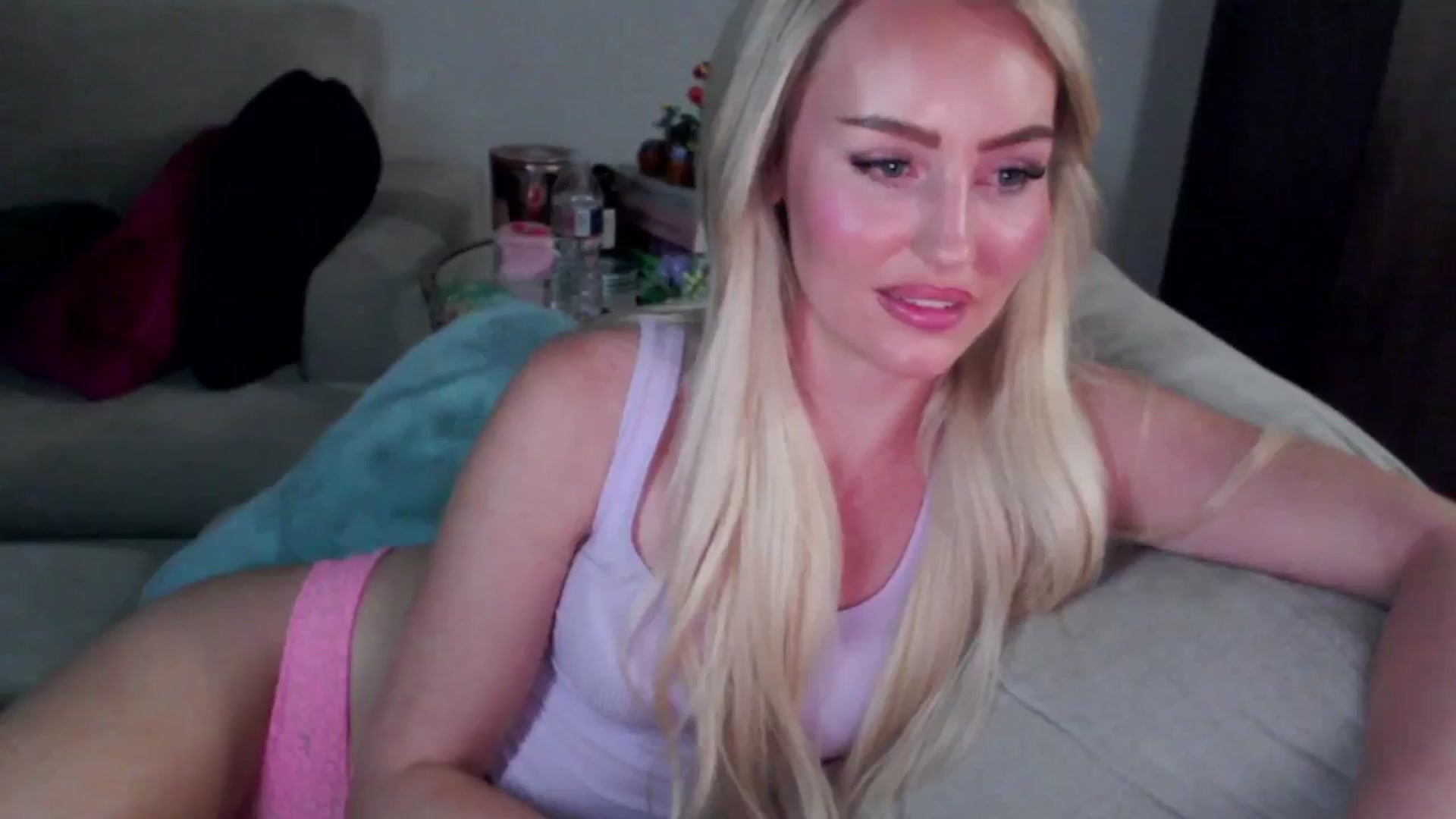 Gallery image thumbnail from Officialelsa's myfreecams stream on, 09/25/2024, 03:34 image 20 of 20