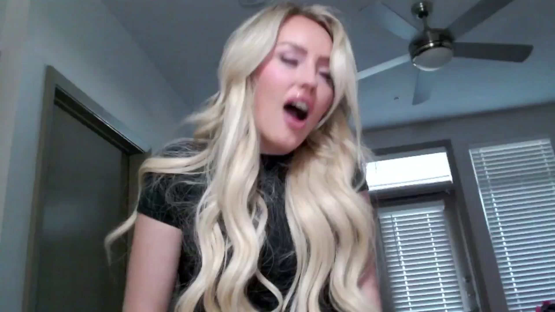 Gallery image thumbnail from Officialelsa's myfreecams stream on, 09/28/2024, 24:01 image 19 of 20