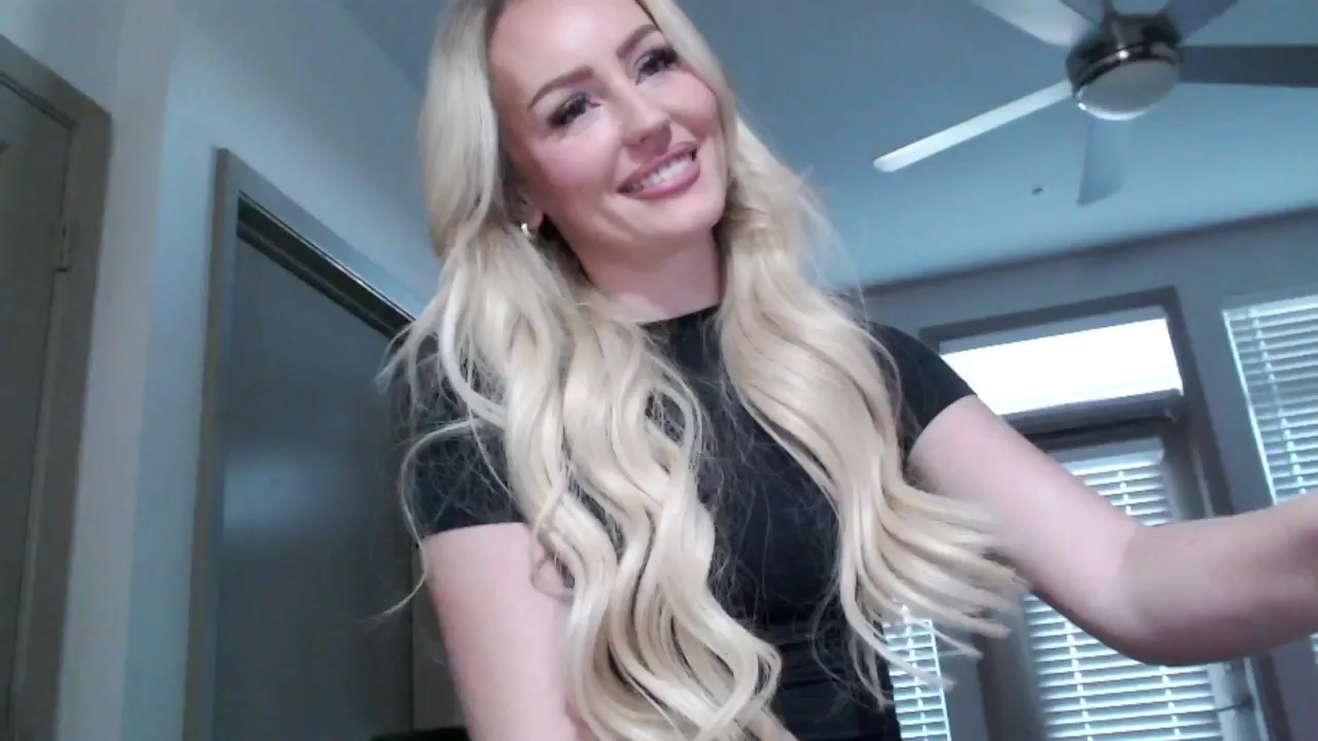 Gallery image thumbnail from Officialelsa's myfreecams stream on, 09/28/2024, 24:01 image 13 of 20