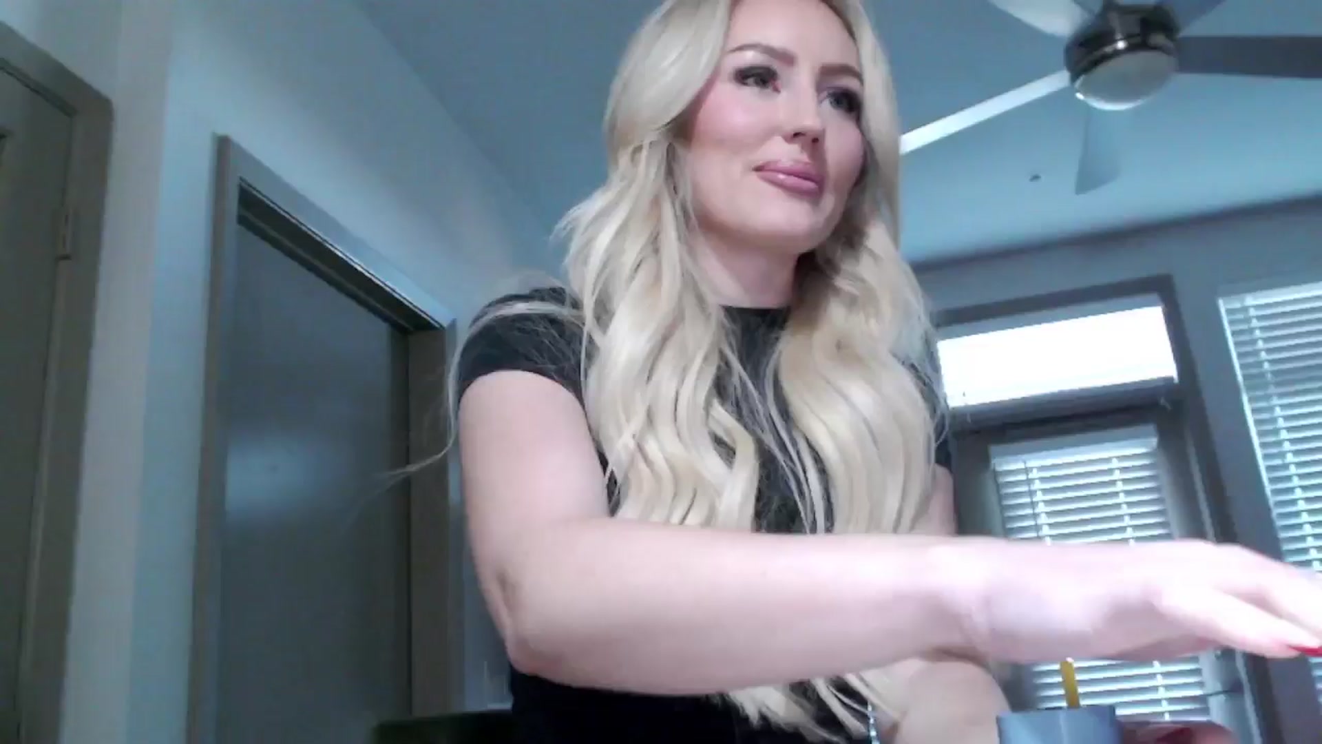 Gallery image thumbnail from Officialelsa's myfreecams stream on, 09/28/2024, 24:01 image 12 of 20