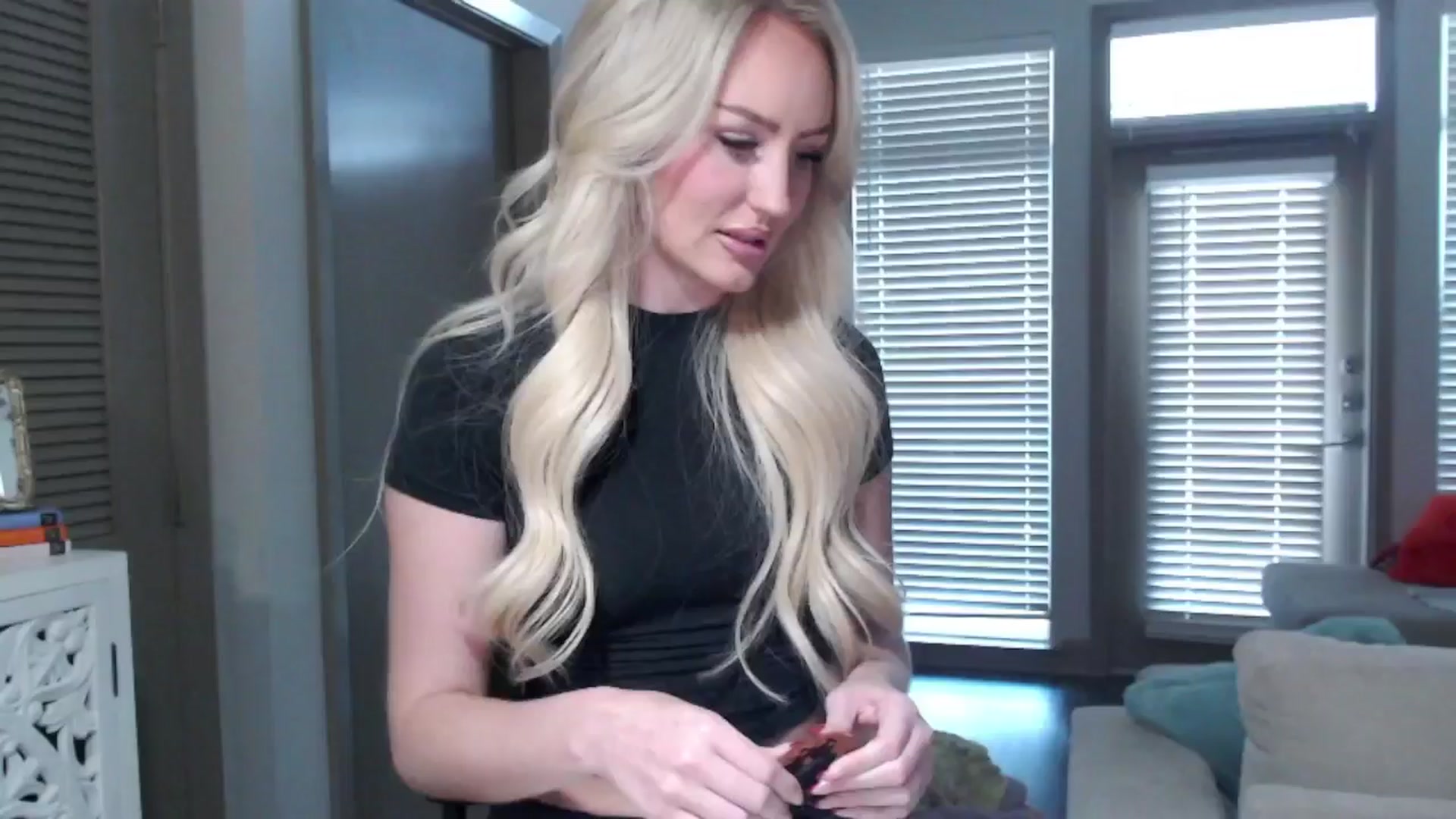 Gallery image thumbnail from Officialelsa's myfreecams stream on, 09/28/2024, 24:01 image 3 of 20