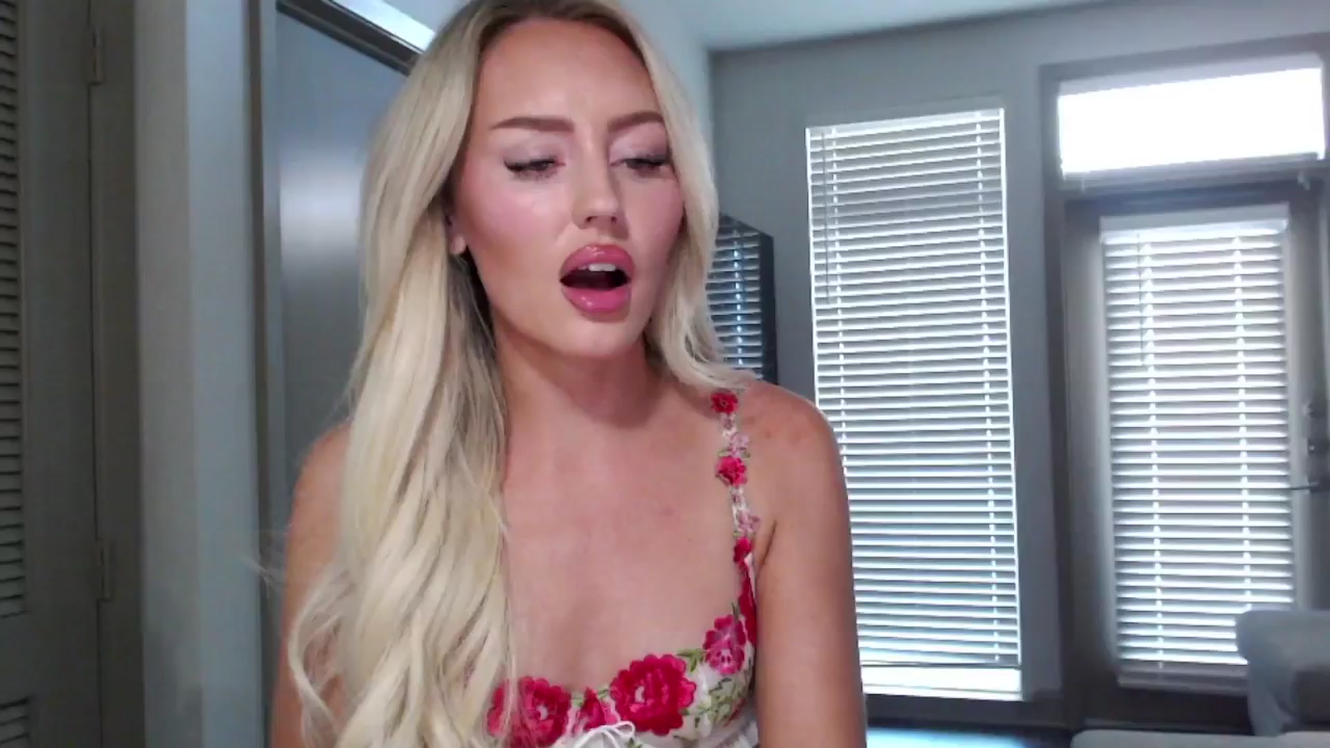 Gallery image thumbnail from Officialelsa's myfreecams stream on, 10/23/2024, 21:11 image 11 of 20