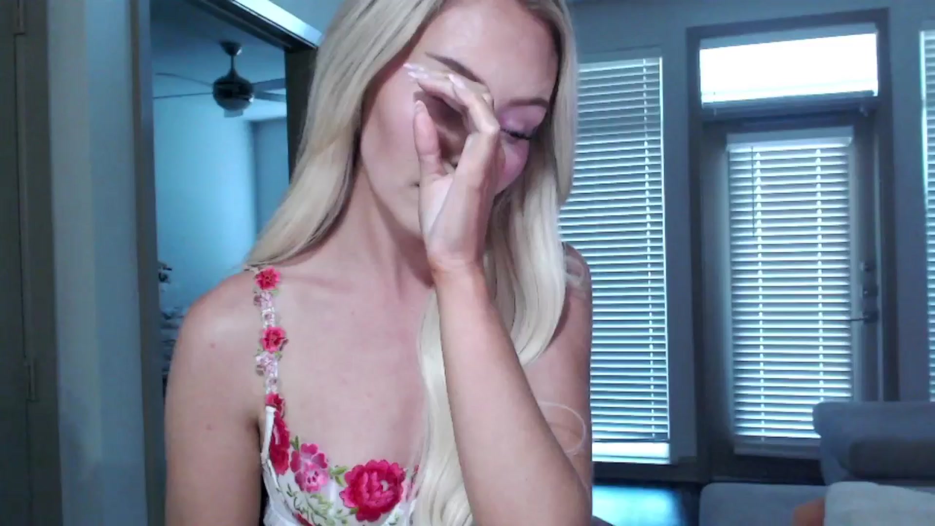 Gallery image thumbnail from Officialelsa's myfreecams stream on, 10/23/2024, 23:24 image 15 of 20
