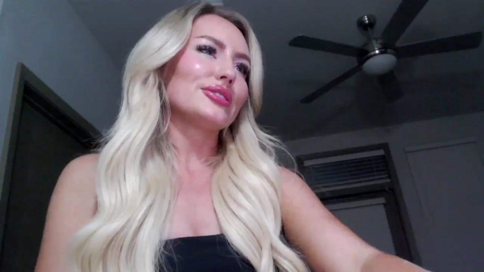 Gallery image thumbnail from Officialelsa's myfreecams stream on, 10/26/2024, 03:39 image 20 of 20