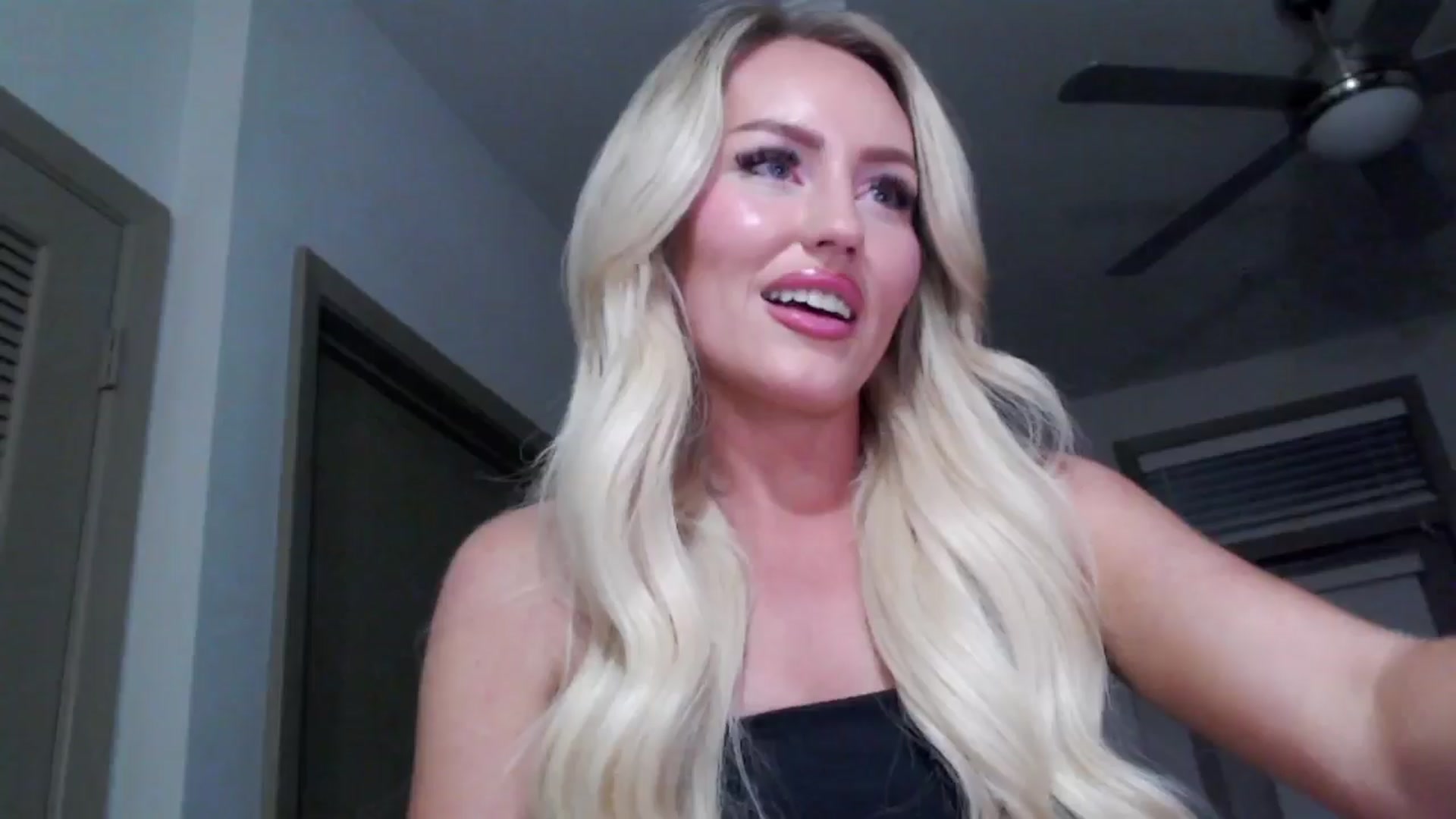 Gallery image thumbnail from Officialelsa's myfreecams stream on, 10/26/2024, 04:55 image 9 of 20