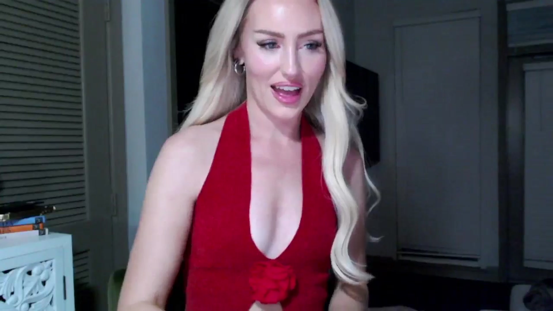 Gallery image thumbnail from Officialelsa's myfreecams stream on, 10/29/2024, 02:39 image 18 of 20