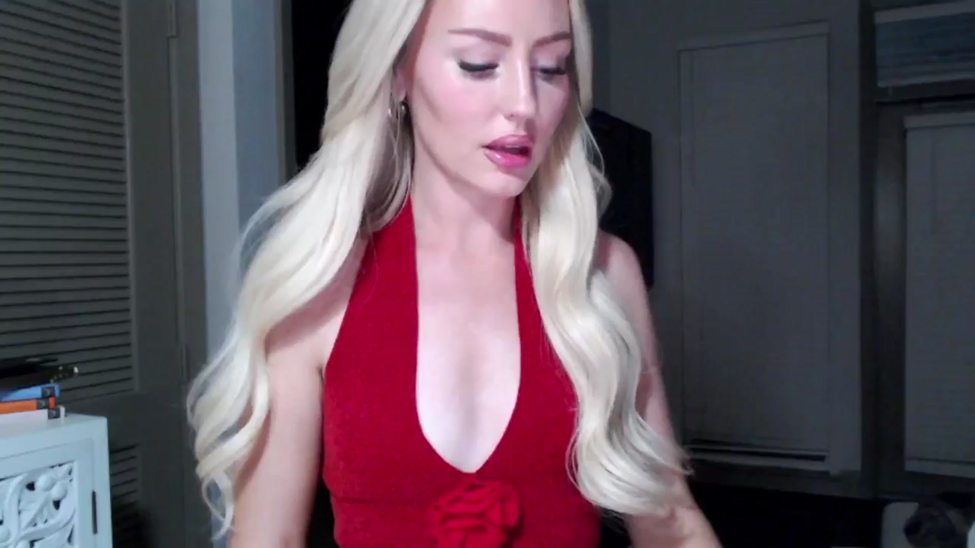 Gallery image thumbnail from Officialelsa's myfreecams stream on, 10/29/2024, 02:39 image 2 of 20