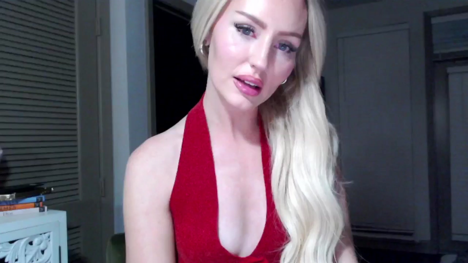 Gallery image thumbnail from Officialelsa's myfreecams stream on, 10/29/2024, 04:32 image 10 of 20
