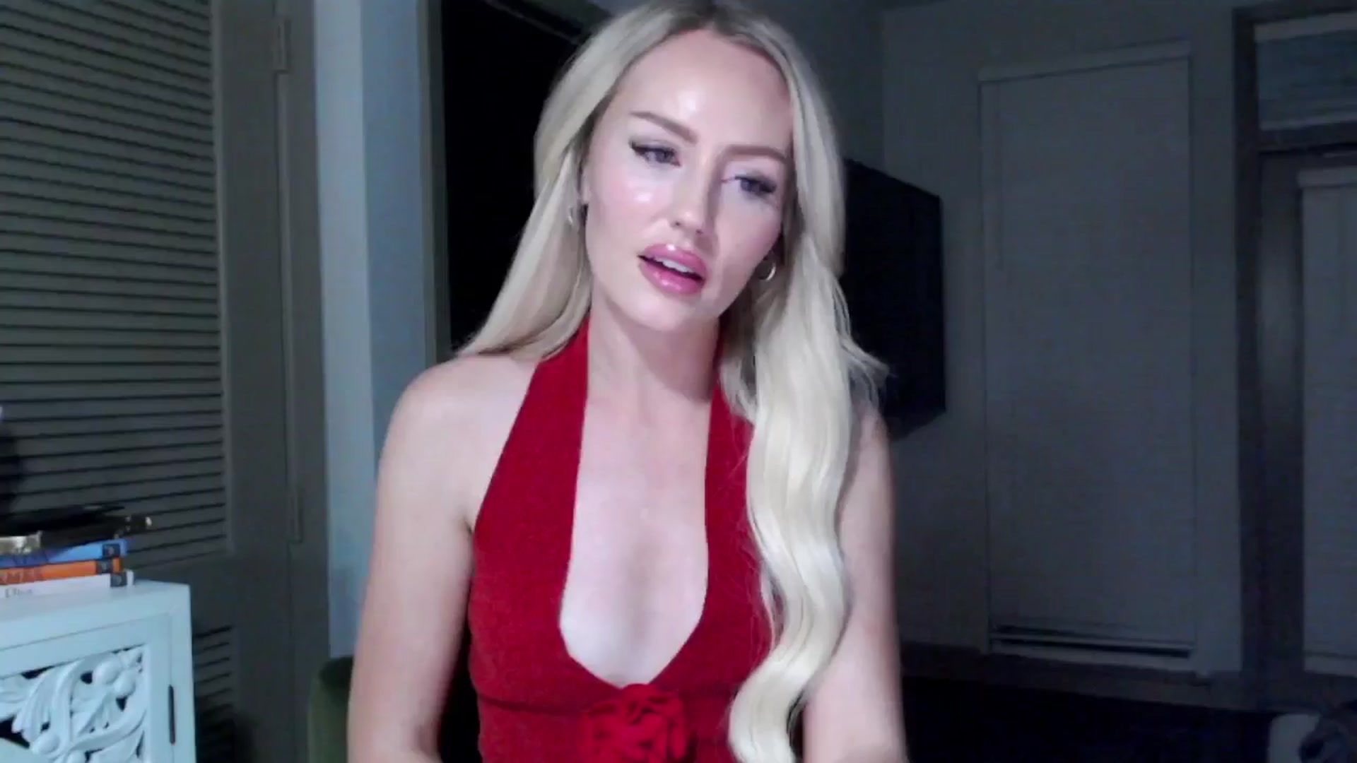 Gallery image thumbnail from Officialelsa's myfreecams stream on, 10/29/2024, 04:32 image 4 of 20