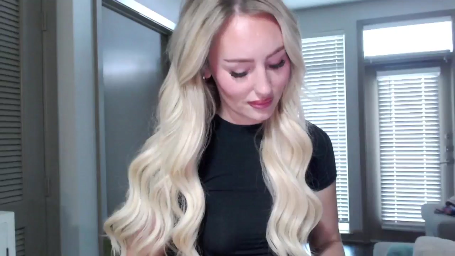 Gallery image thumbnail from Officialelsa's myfreecams stream on, 10/30/2024, 21:04 image 18 of 20