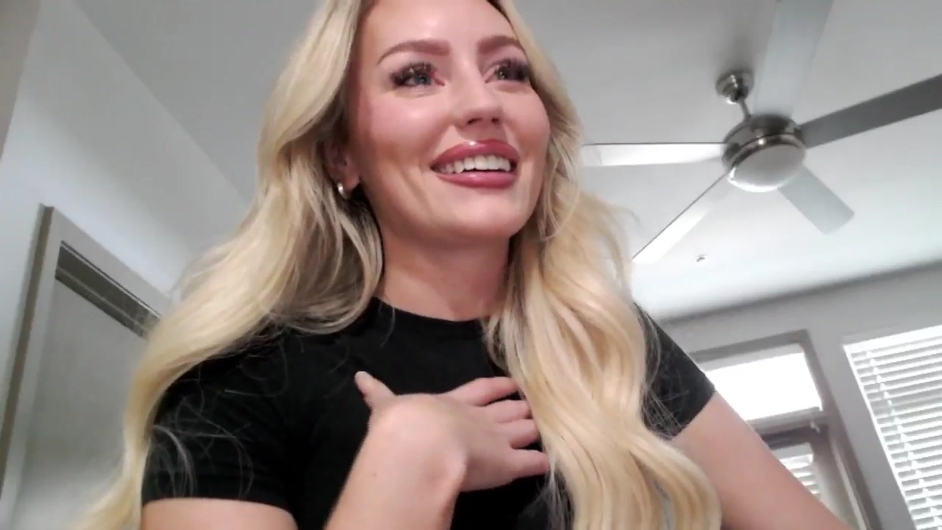 Gallery image thumbnail from Officialelsa's myfreecams stream on, 10/30/2024, 21:04 image 15 of 20