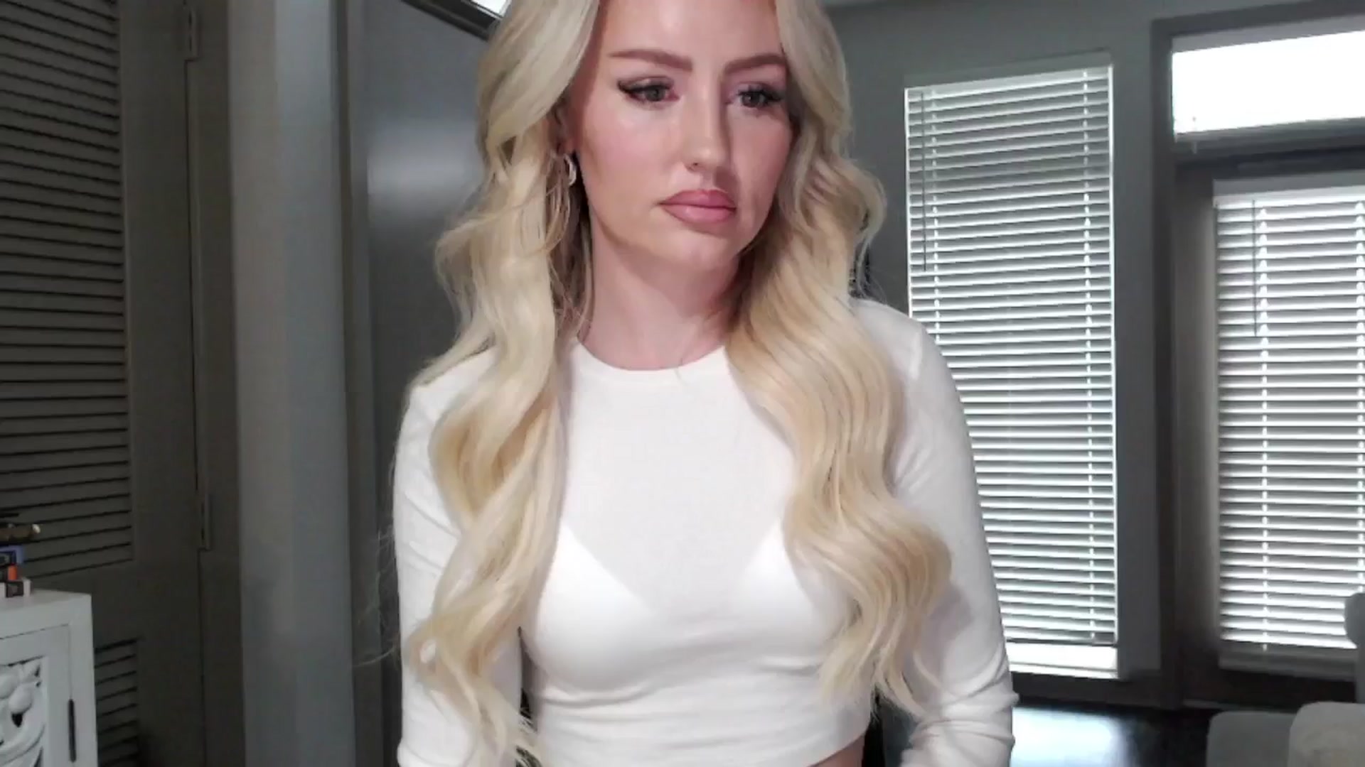 Gallery image thumbnail from Officialelsa's myfreecams stream on, 11/08/2024, 21:50 image 6 of 20