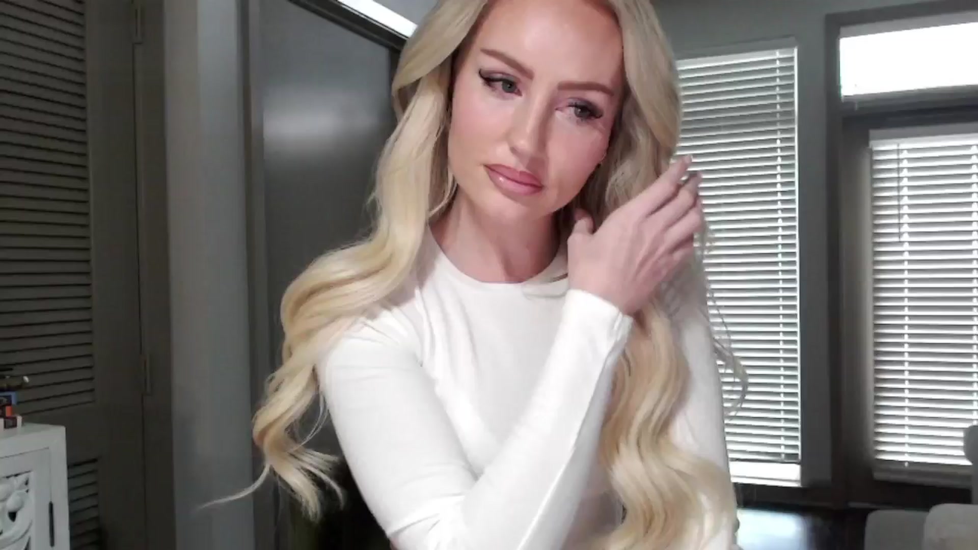 Gallery image thumbnail from Officialelsa's myfreecams stream on, 11/08/2024, 21:50 image 8 of 20