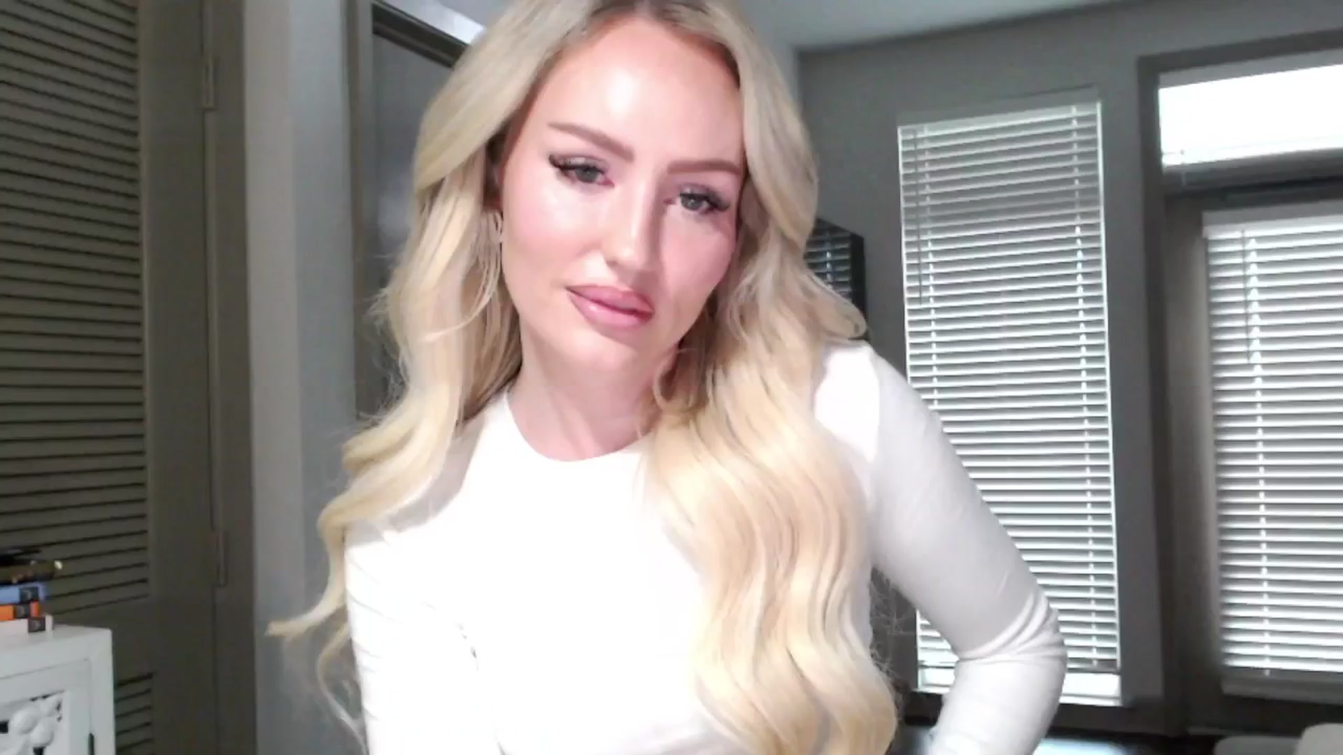 Gallery image thumbnail from Officialelsa's myfreecams stream on, 11/08/2024, 21:50 image 20 of 20