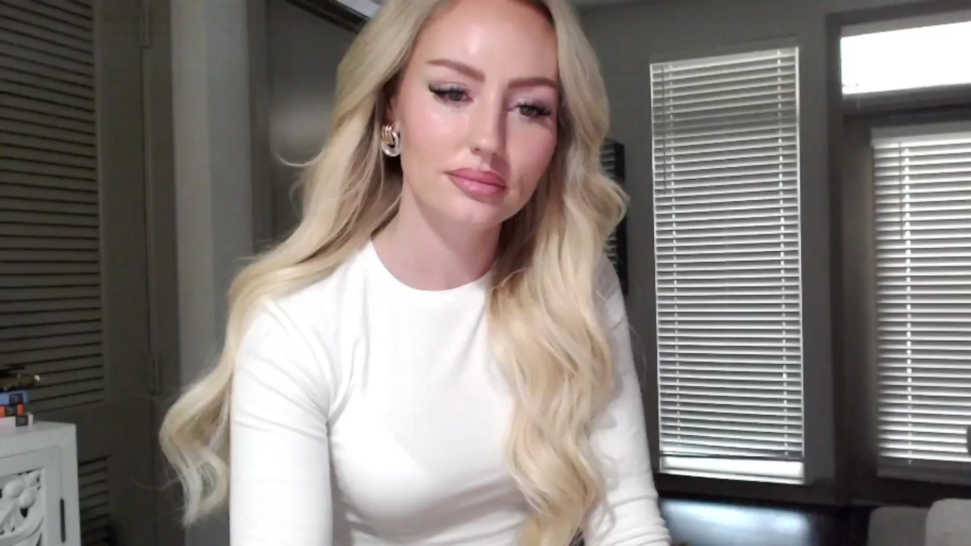 Gallery image thumbnail from Officialelsa's myfreecams stream on, 11/08/2024, 23:06 image 2 of 20