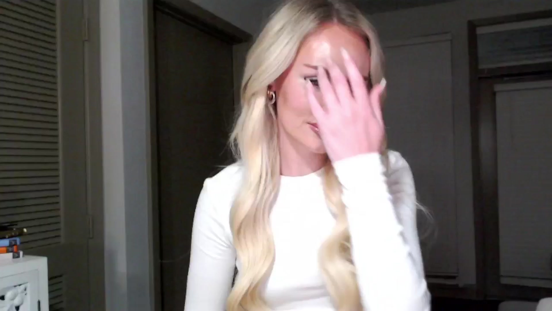 Gallery image thumbnail from Officialelsa's myfreecams stream on, 11/09/2024, 05:27 image 16 of 20