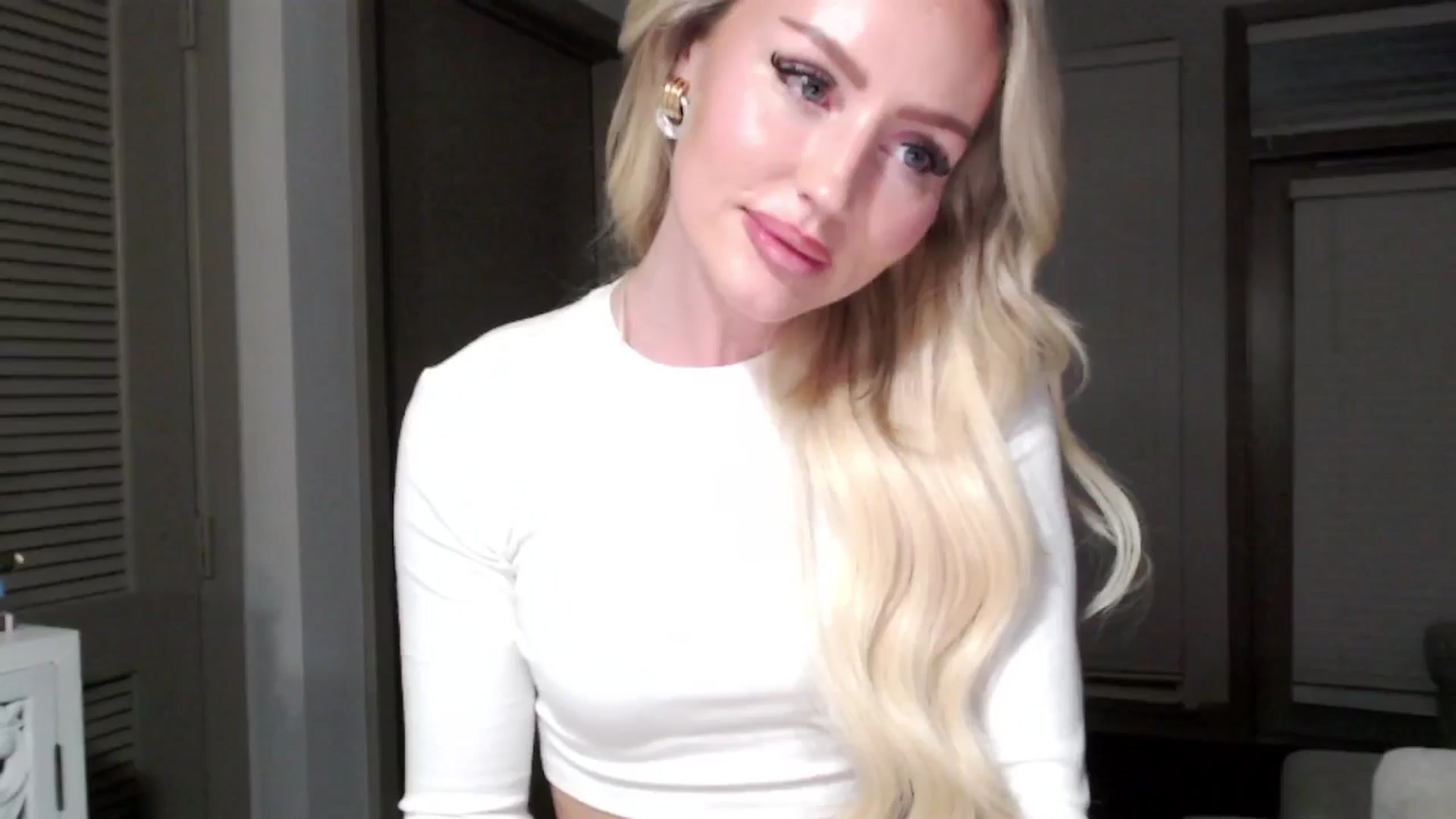 Gallery image thumbnail from Officialelsa's myfreecams stream on, 11/09/2024, 05:27 image 1 of 20