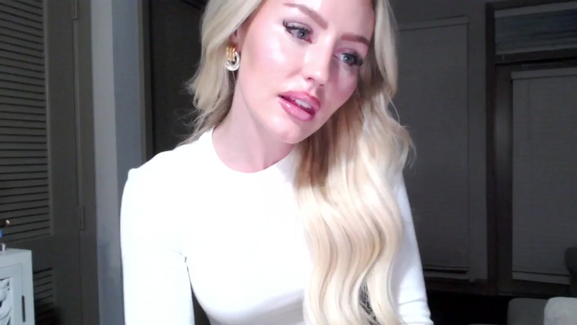 Gallery image thumbnail from Officialelsa's myfreecams stream on, 11/09/2024, 05:27 image 2 of 20