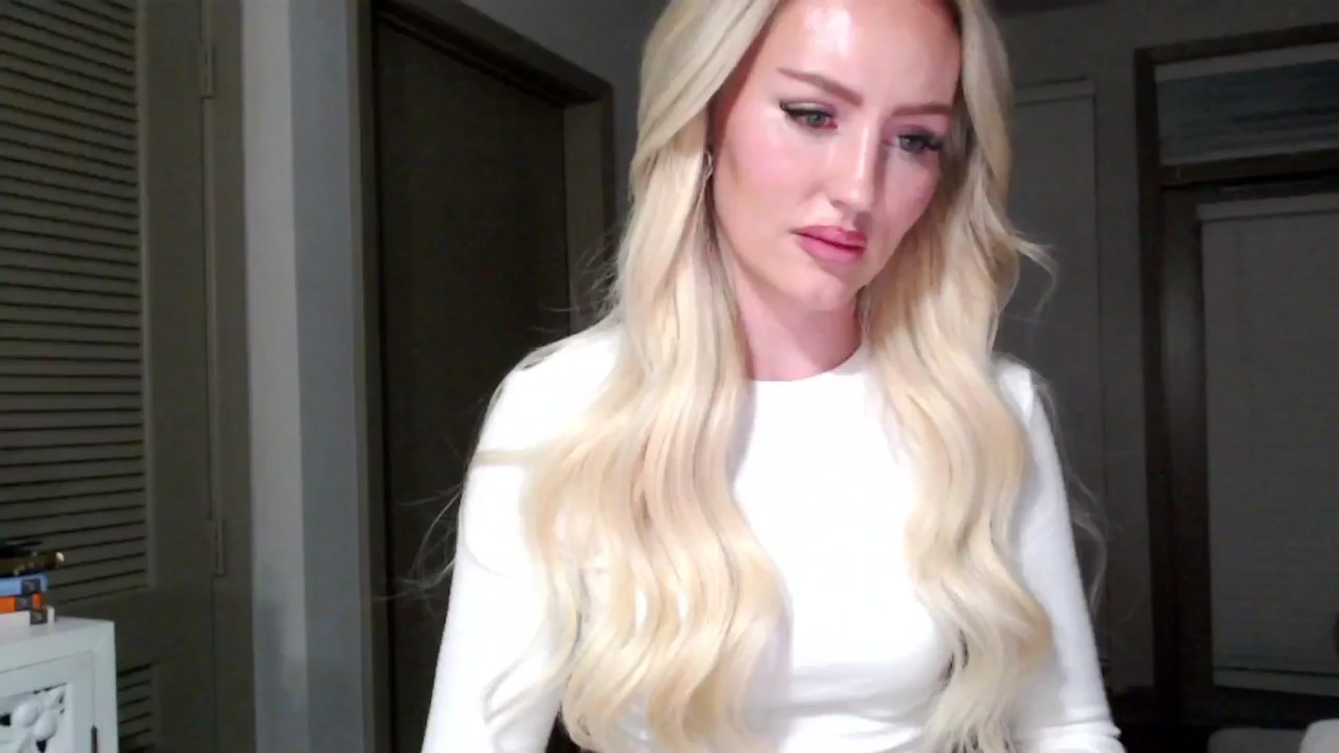 Gallery image thumbnail from Officialelsa's myfreecams stream on, 11/09/2024, 05:27 image 11 of 20