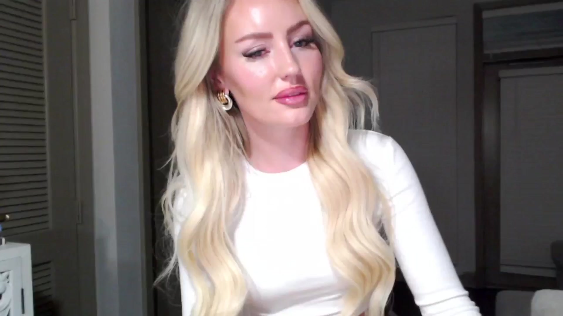Gallery image thumbnail from Officialelsa's myfreecams stream on, 11/09/2024, 05:27 image 9 of 20