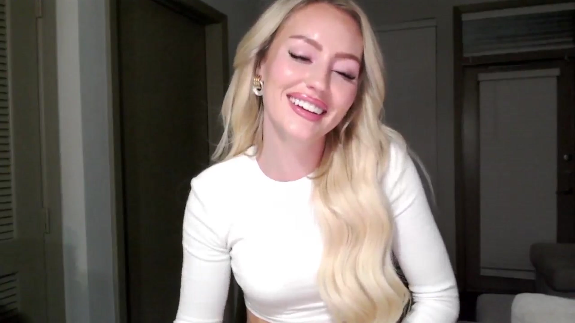 Gallery image thumbnail from Officialelsa's myfreecams stream on, 11/09/2024, 06:01 image 17 of 20