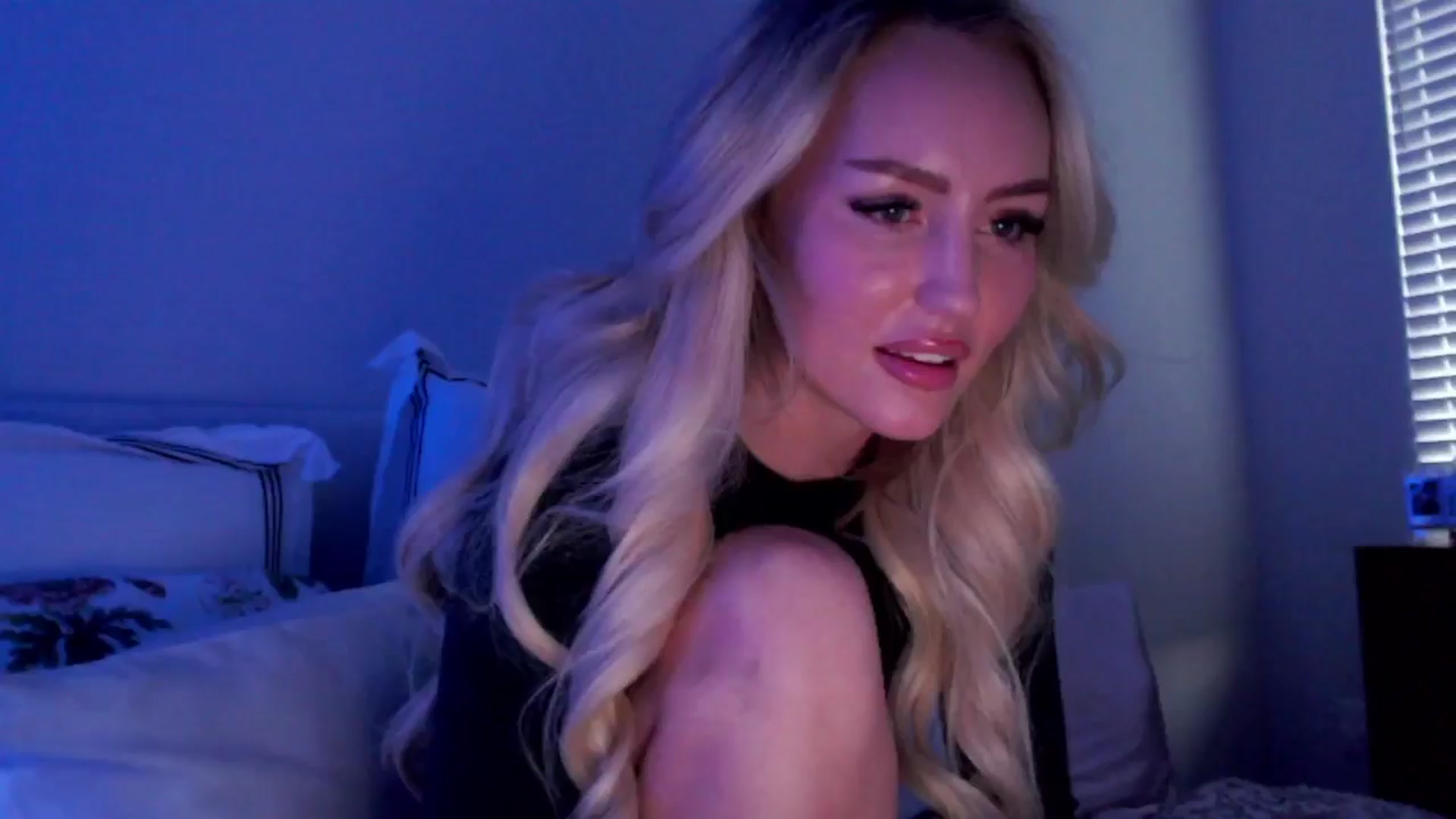 Gallery image thumbnail from Officialelsa's myfreecams stream on, 11/09/2024, 23:29 image 20 of 20
