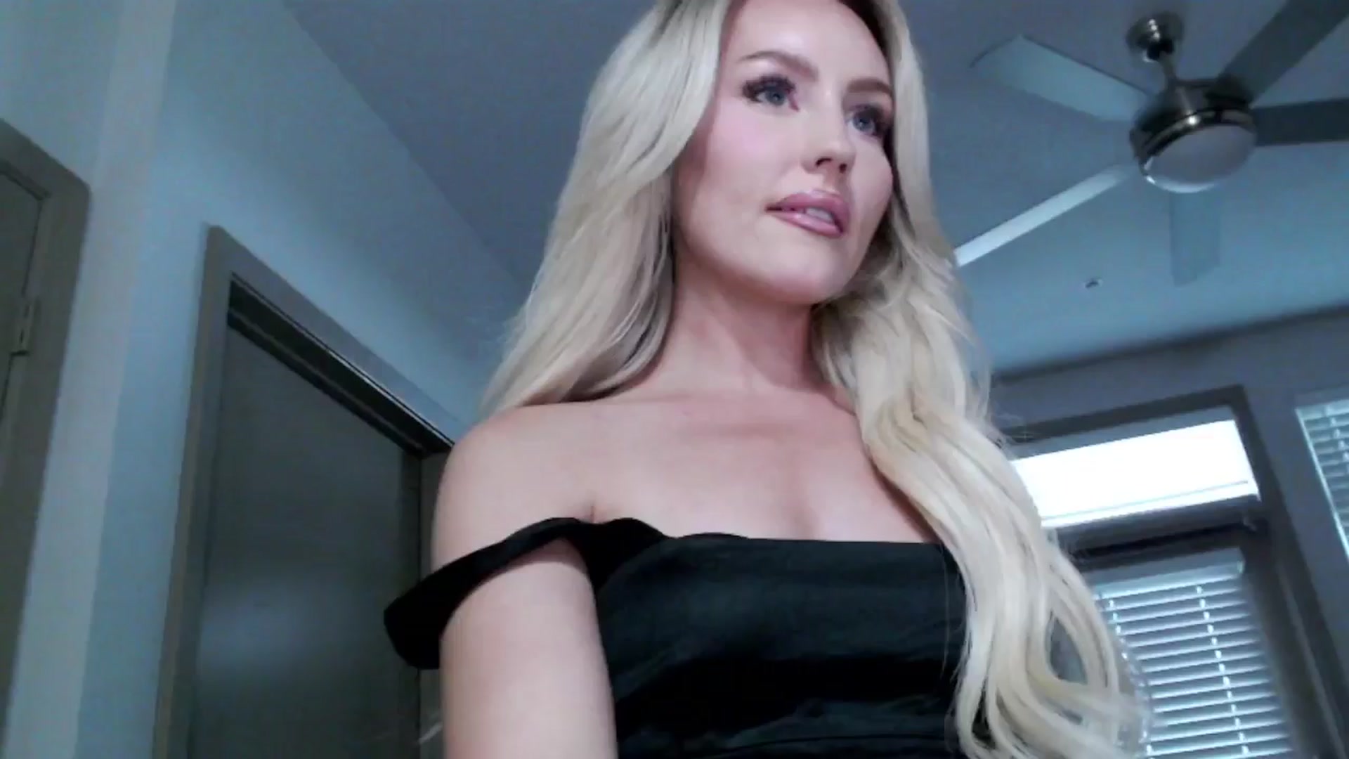Gallery image thumbnail from Officialelsa's myfreecams stream on, 11/16/2024, 23:20 image 8 of 20
