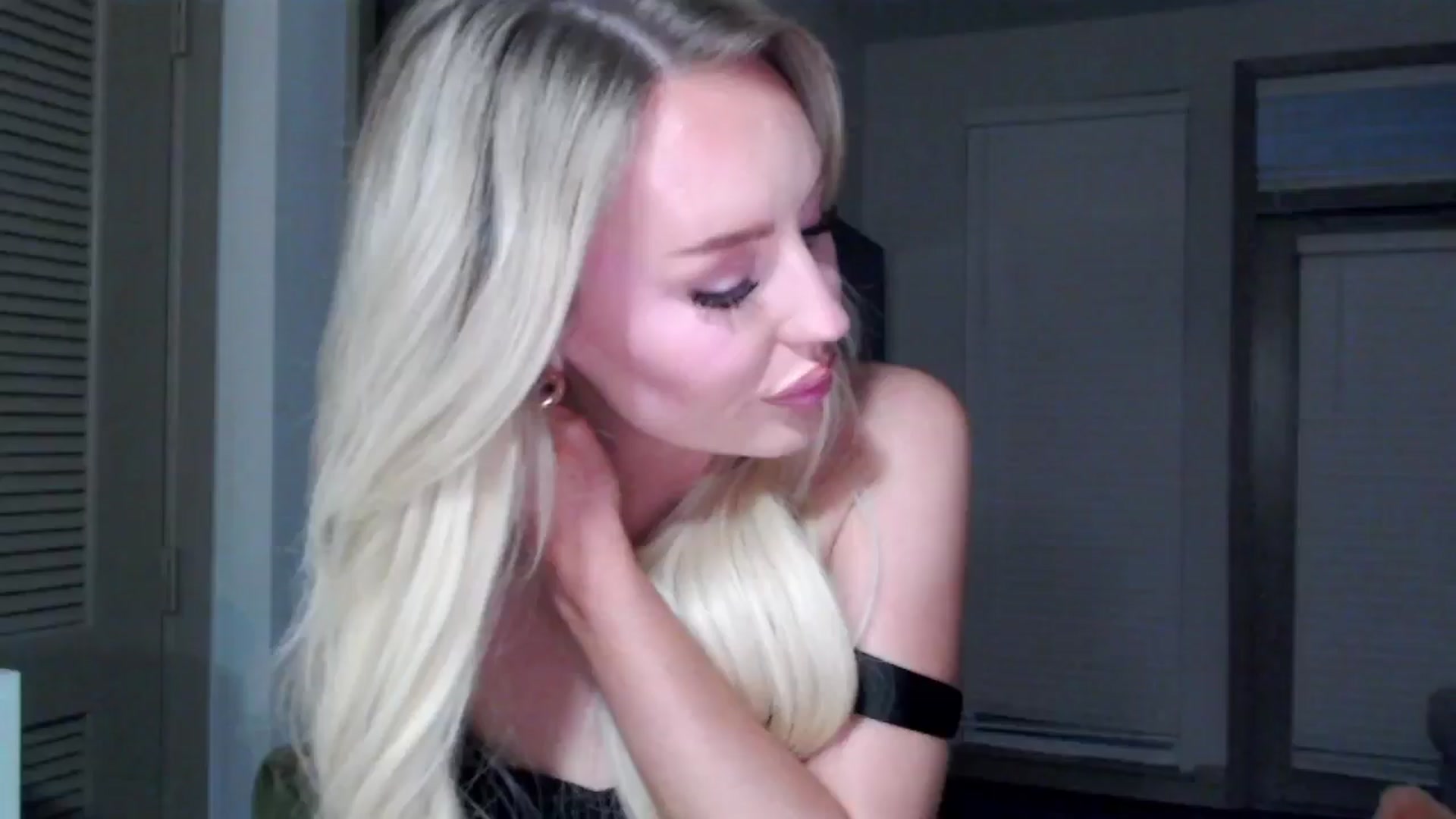 Gallery image thumbnail from Officialelsa's myfreecams stream on, 11/16/2024, 23:54 image 18 of 20