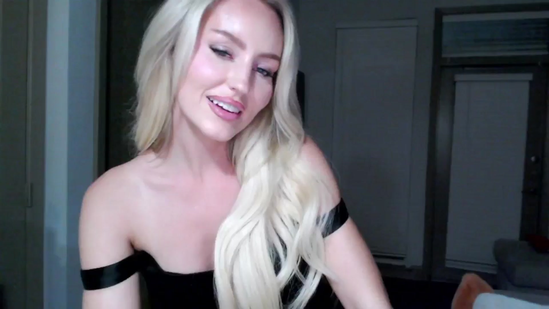 Gallery image thumbnail from Officialelsa's myfreecams stream on, 11/17/2024, 03:22 image 20 of 20