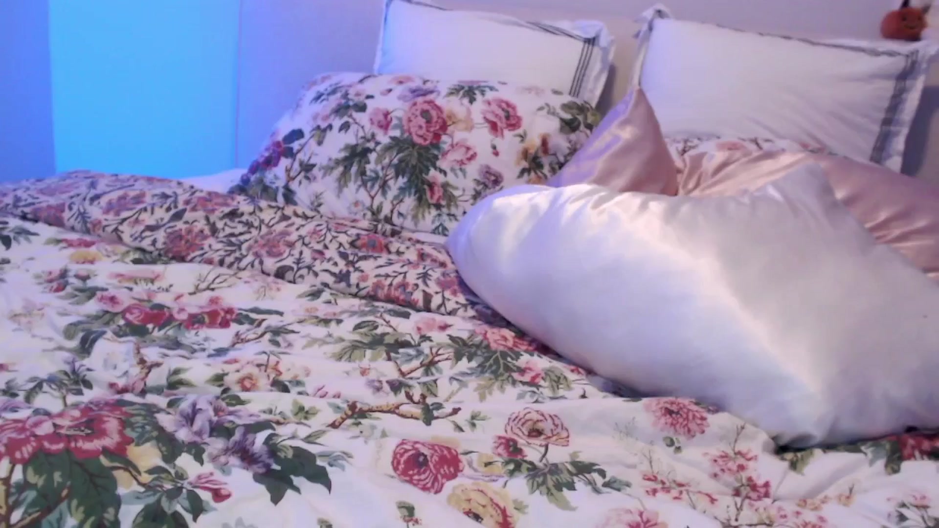 Gallery image thumbnail from Officialelsa's myfreecams stream on, 11/17/2024, 04:04 image 17 of 20