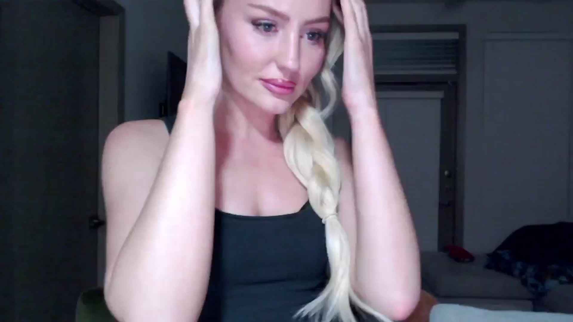 Gallery image thumbnail from Officialelsa's myfreecams stream on, 11/19/2024, 06:06 image 18 of 20