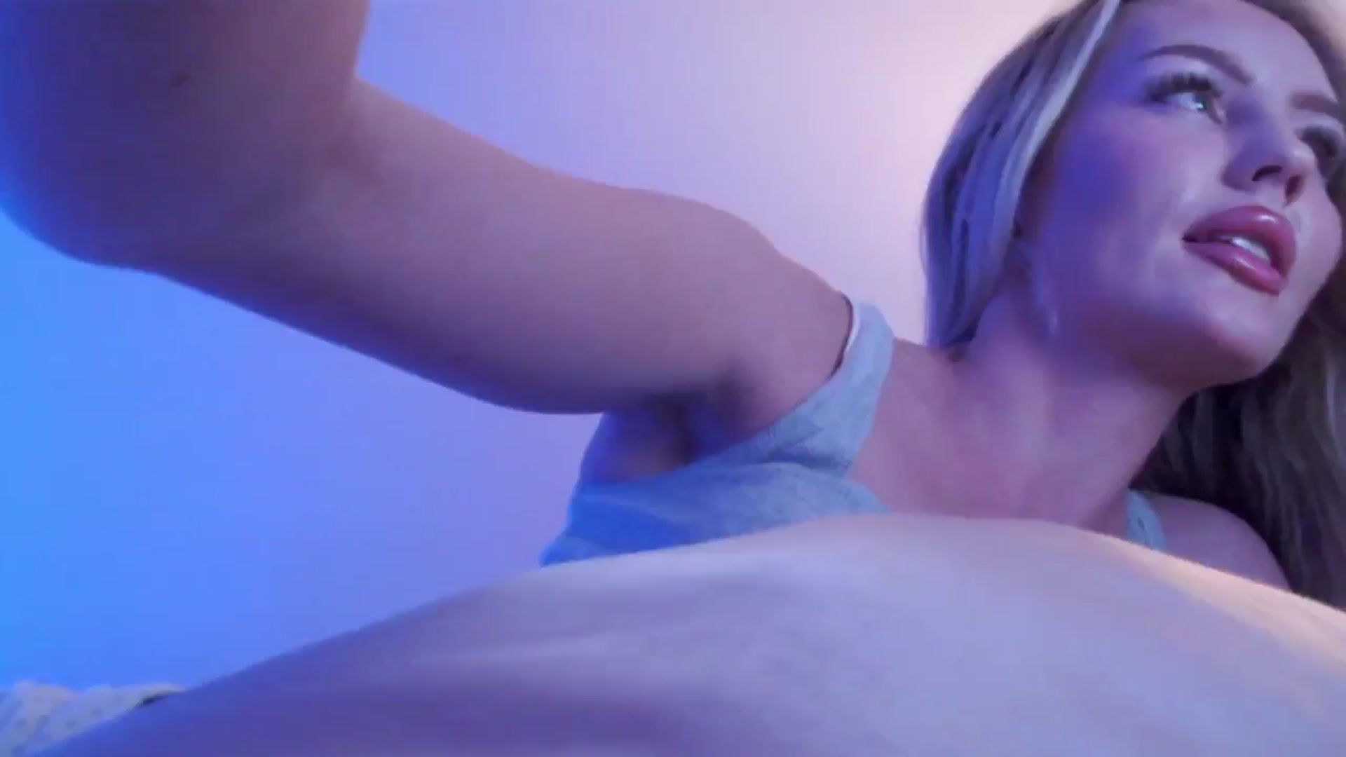 Gallery image thumbnail from Officialelsa's myfreecams stream on, 12/15/2024, 02:28 image 20 of 20