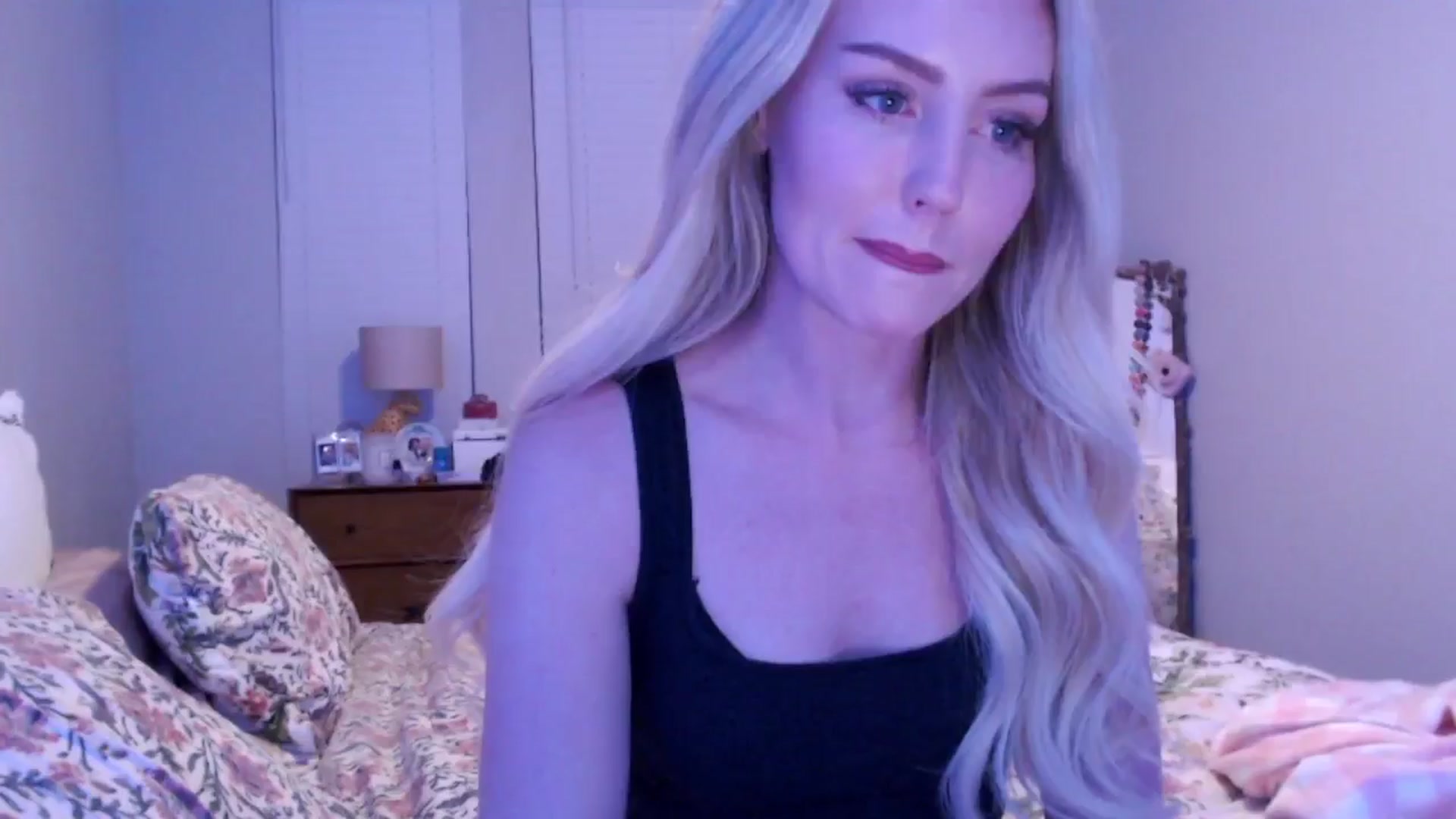 Gallery image thumbnail from Officialelsa's myfreecams stream on, 12/16/2024, 03:52 image 10 of 20